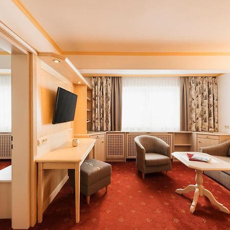Hotel Arlberghaus Zürs Esterno foto
