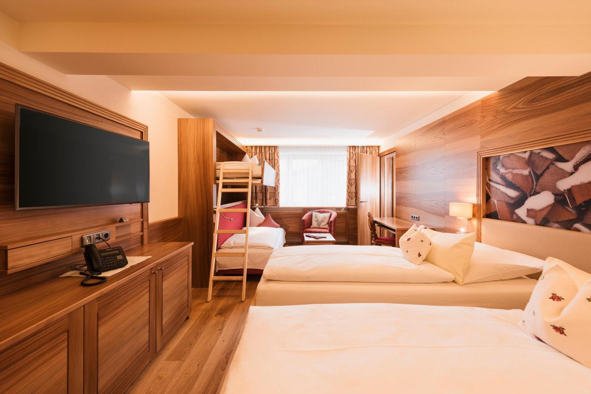 Hotel Arlberghaus Zürs Esterno foto