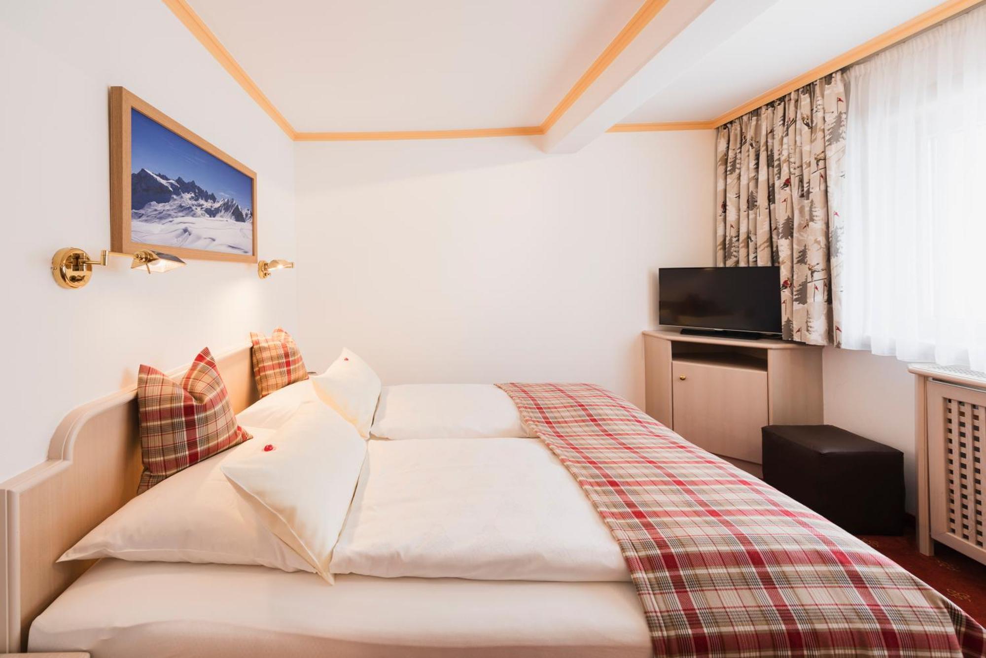 Hotel Arlberghaus Zürs Esterno foto
