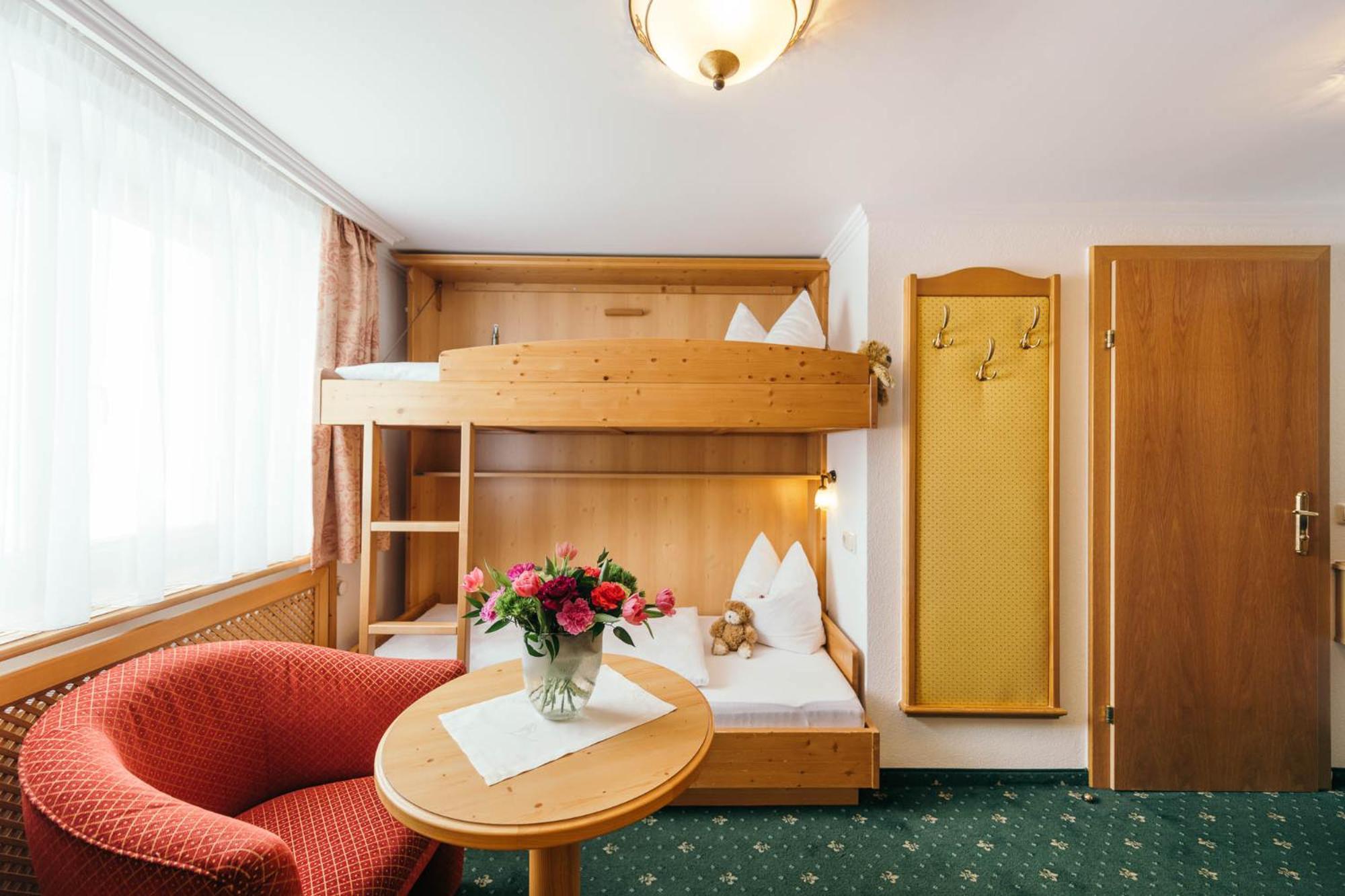 Hotel Arlberghaus Zürs Esterno foto