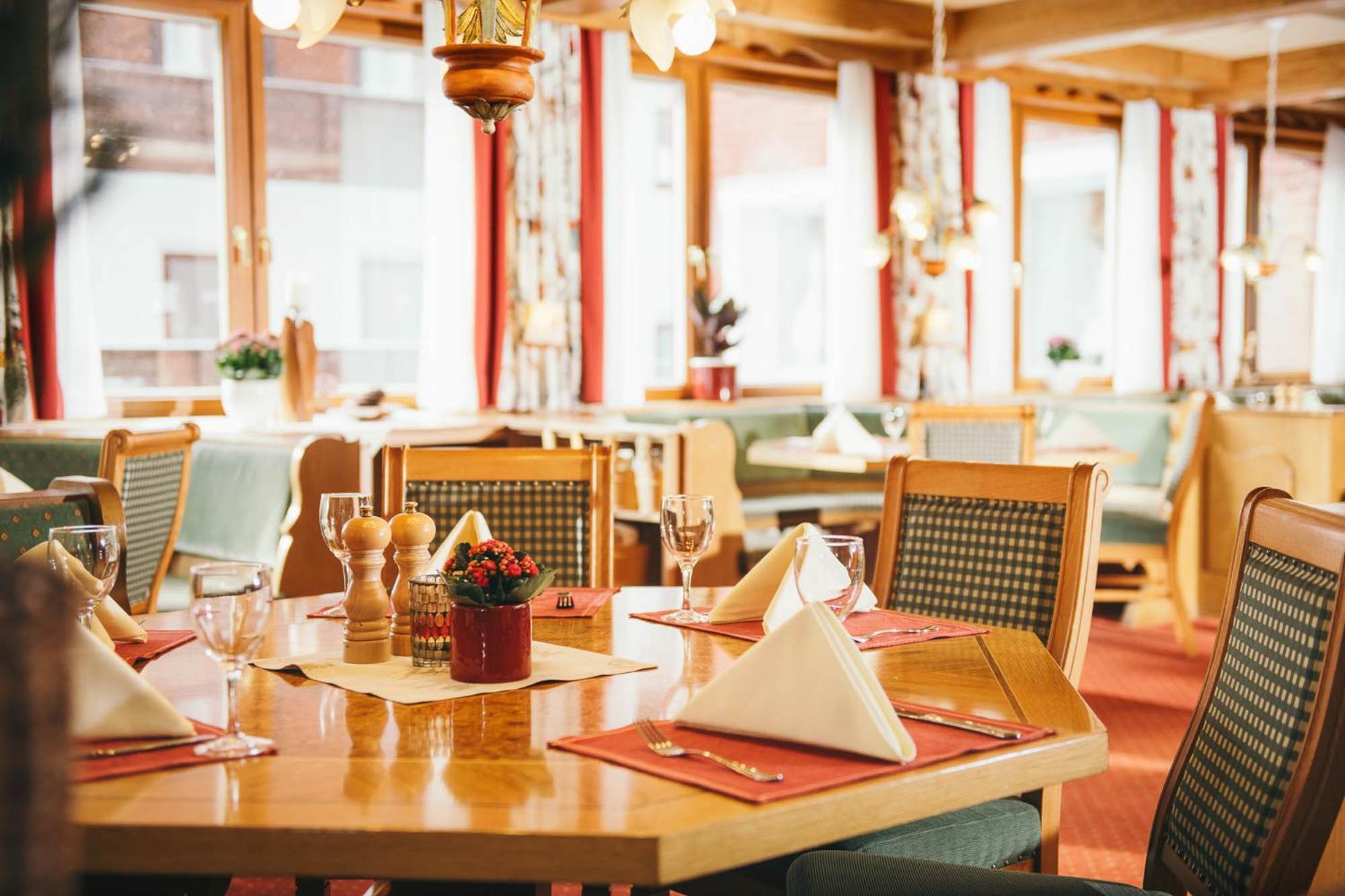 Hotel Arlberghaus Zürs Esterno foto